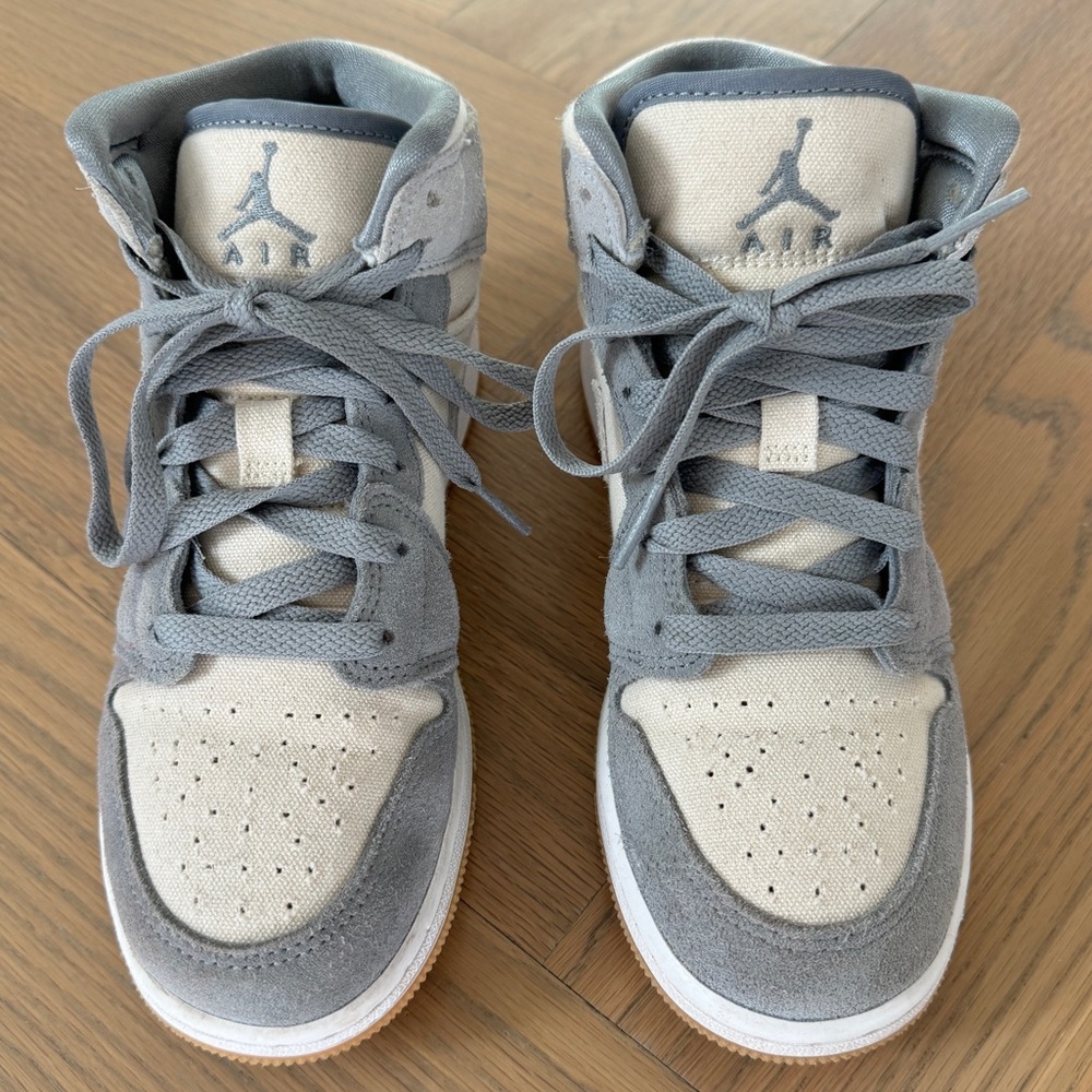 Jordan 1 SE Mid Coconut Milk Particle Grey Size Youth 4Y